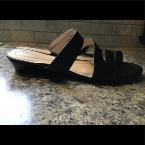 Realitivity black slip on sandals size 9 1/2